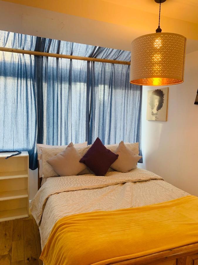 Riverside Double Room With Double Sofa Bed London Exterior photo